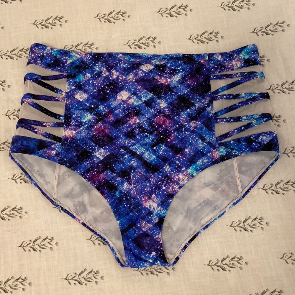 EUC Torrid Space Geo Lattice Mesh High Waist Bottom Size 1
